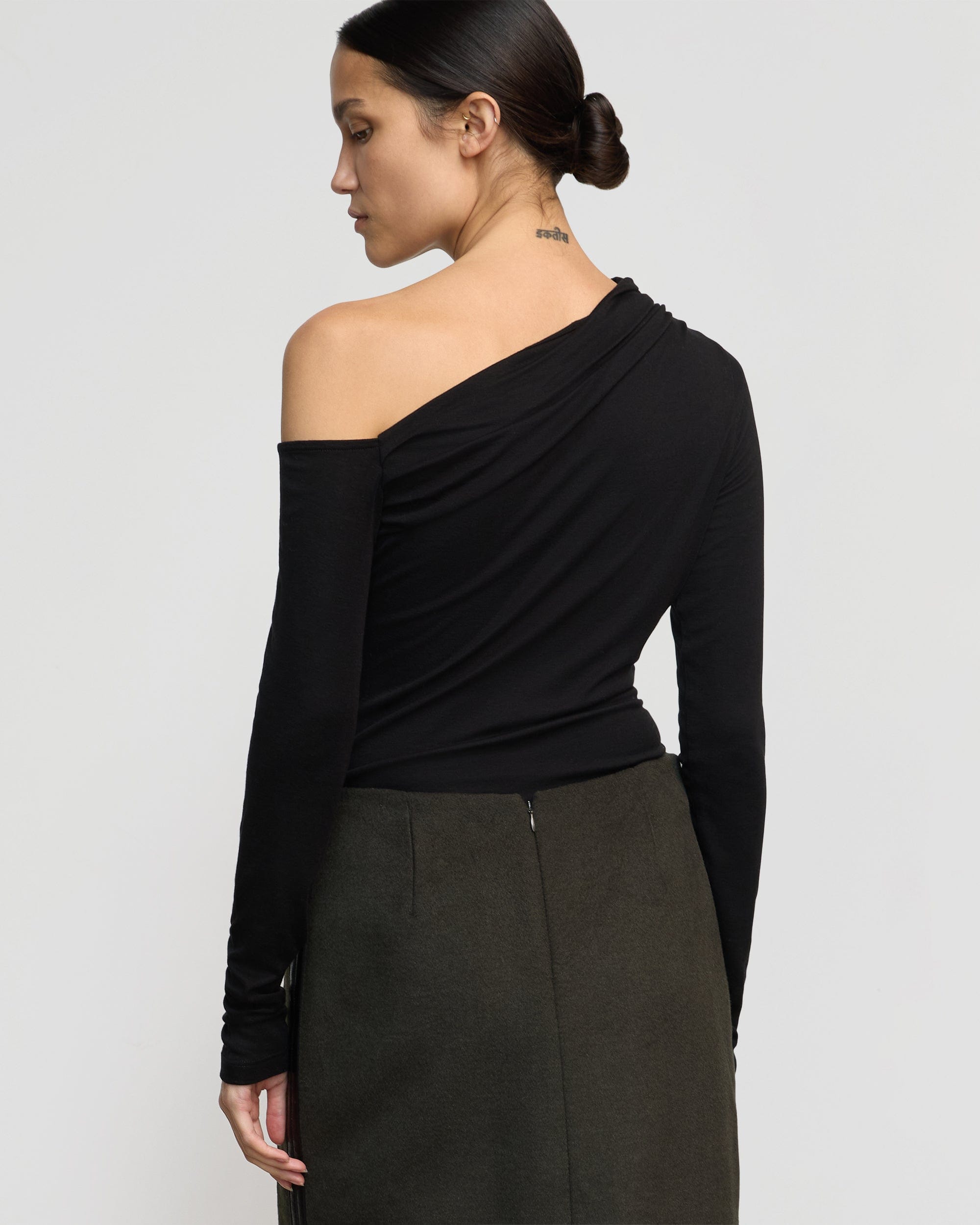 Ayra Tencel-Wool Off-Shoulder Tee - Image 8