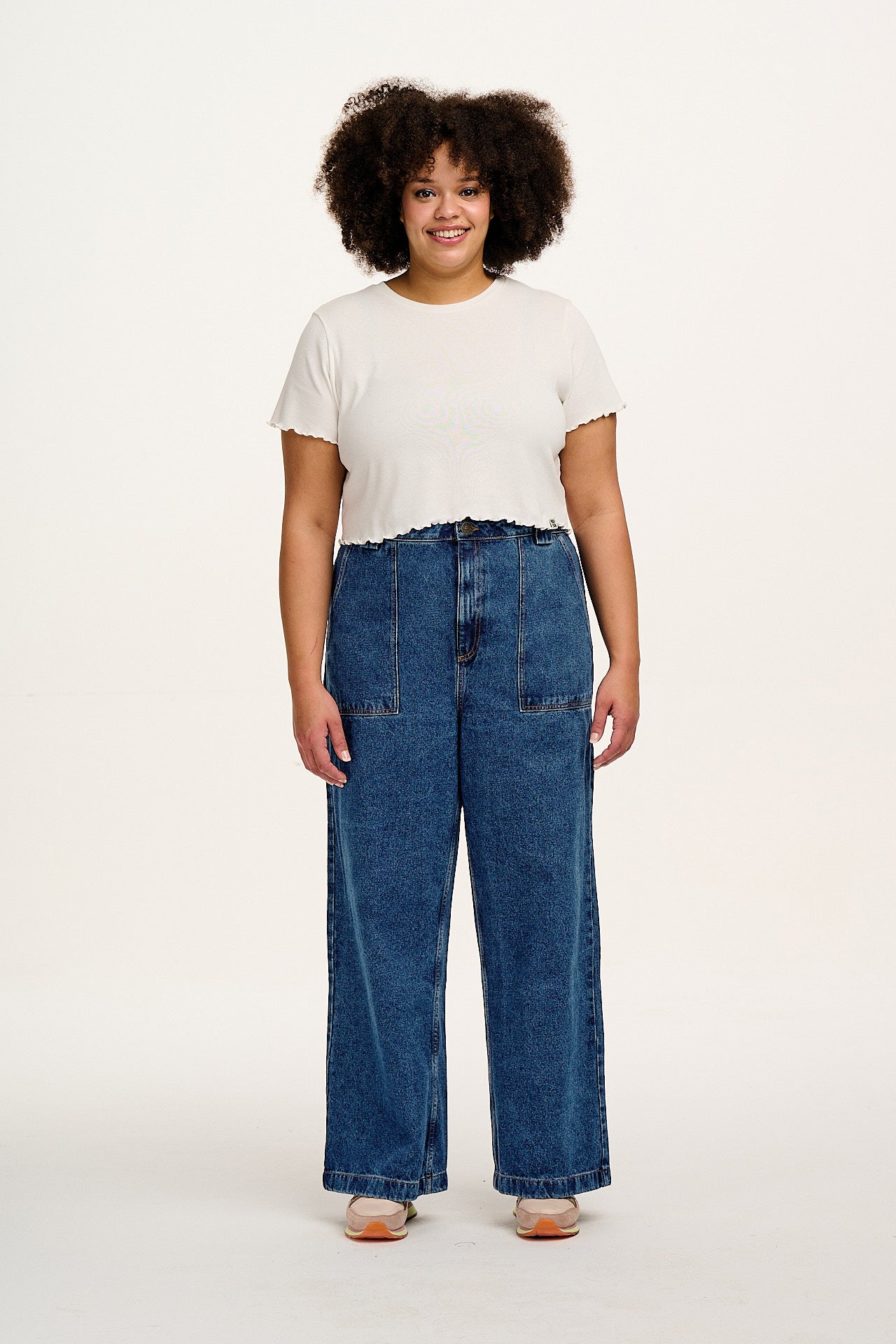 Delores - Wide Leg Denim Jeans in Mid Wash Blue - Image 3