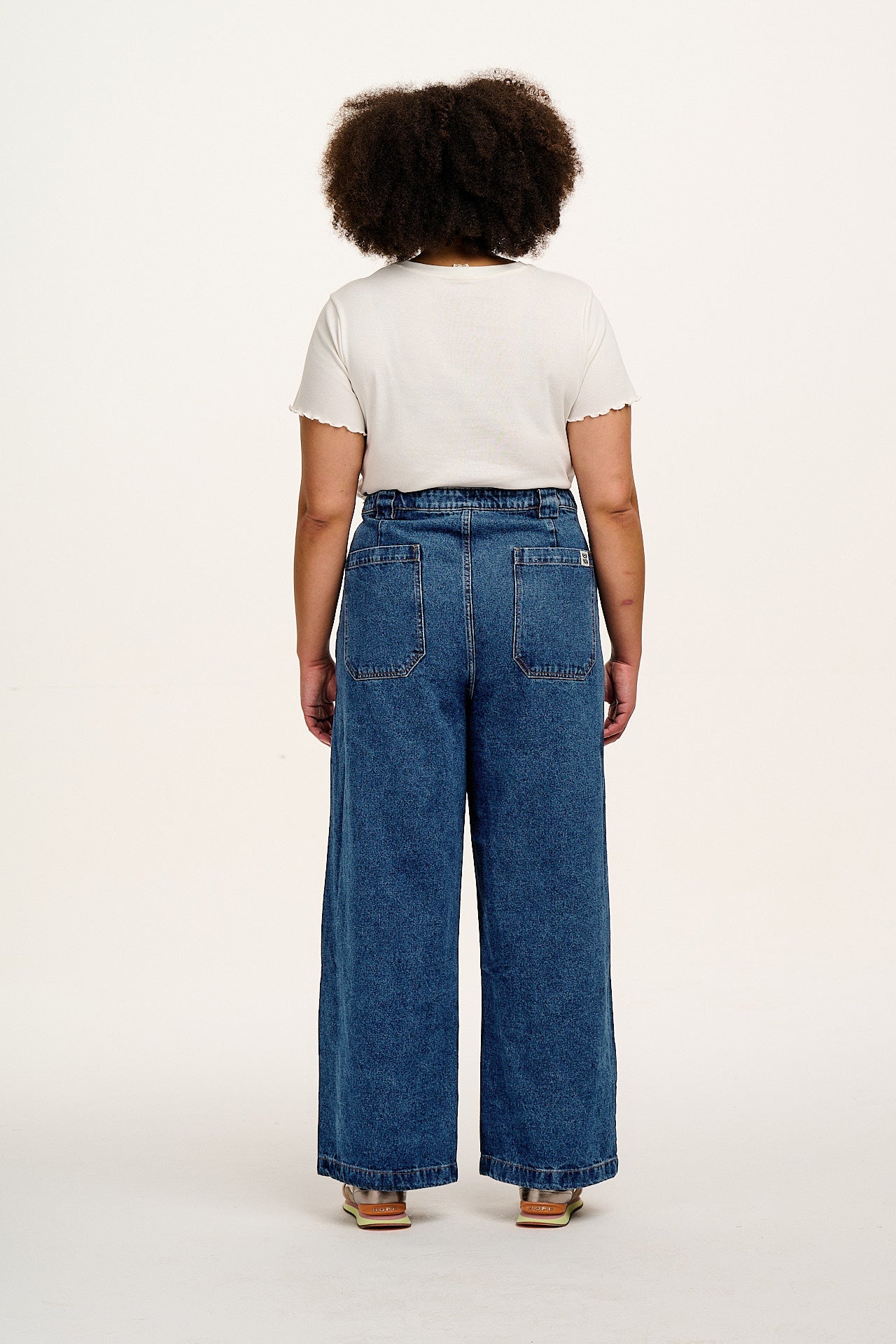 Delores - Wide Leg Denim Jeans in Mid Wash Blue - Image 9