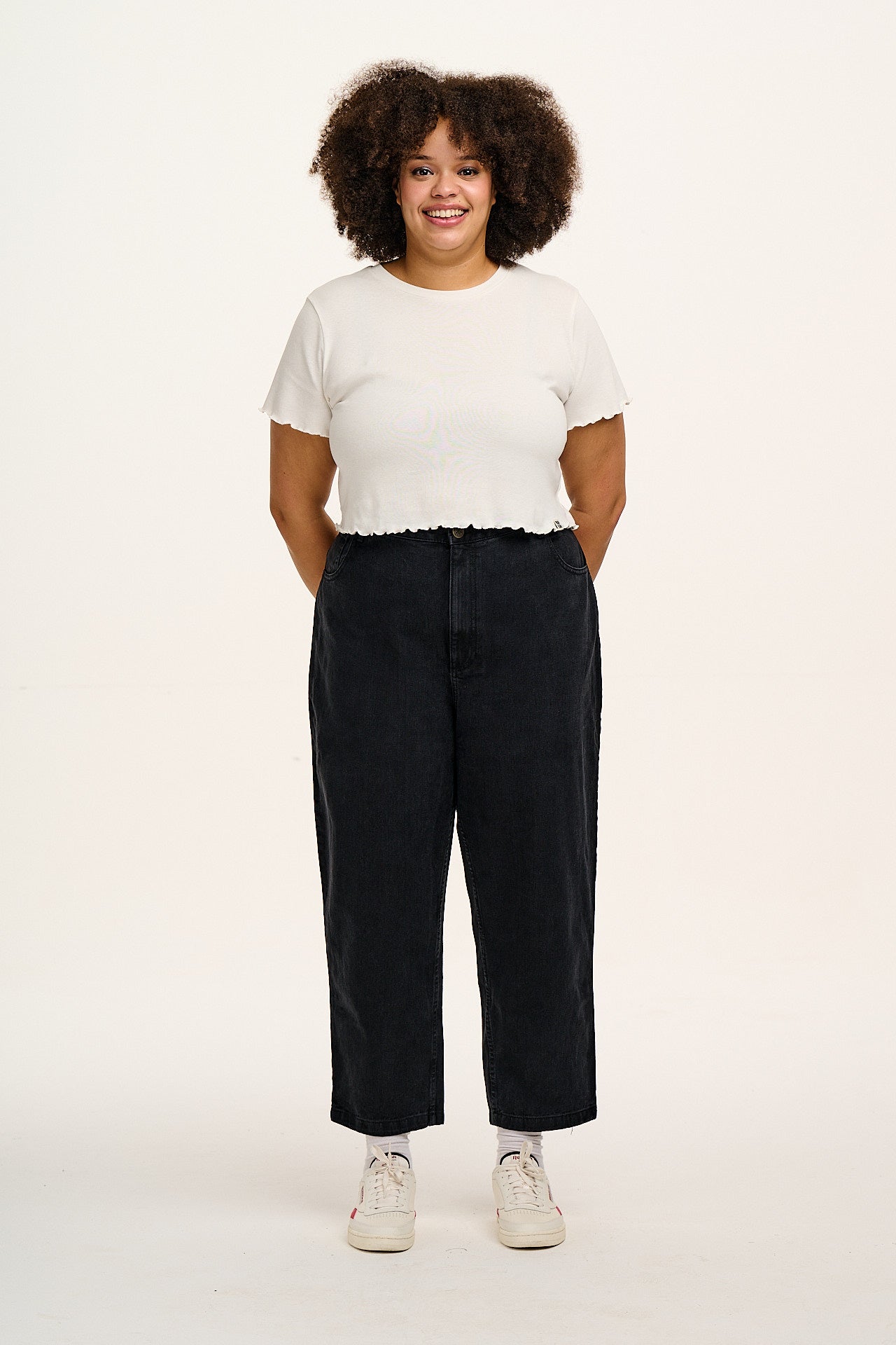Drew - Cropped Straight Leg Denim Jeans in Washed Black - Image 9