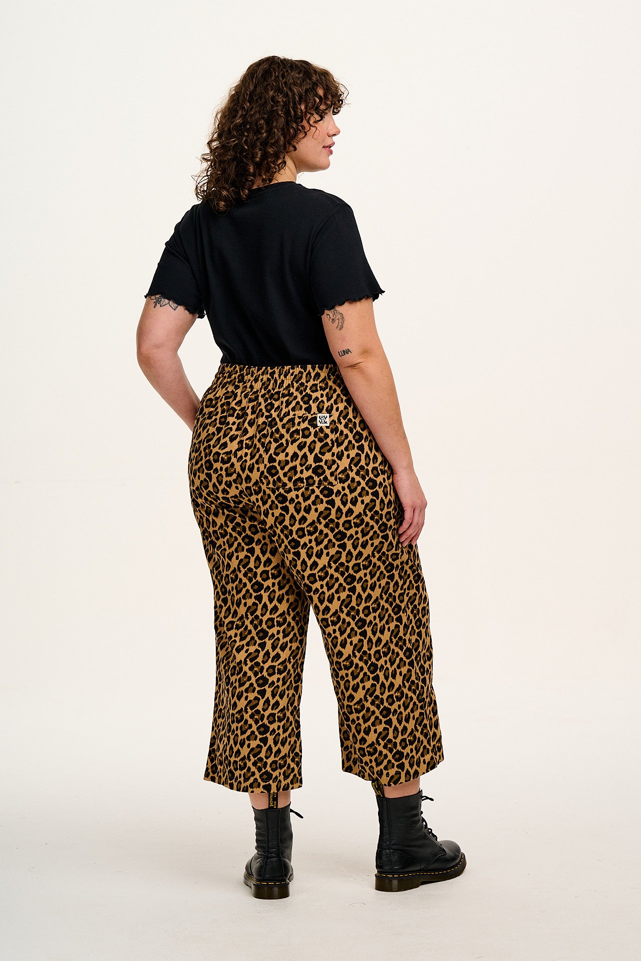 Chuck - Wide Leg Cotton Trousers in Leopard Print - Image 3