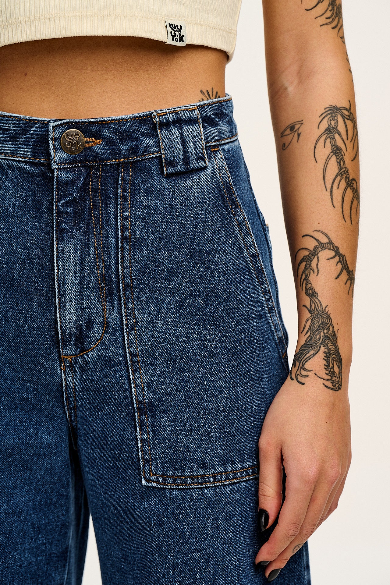 Delores - Wide Leg Denim Jeans in Mid Wash Blue - Image 4