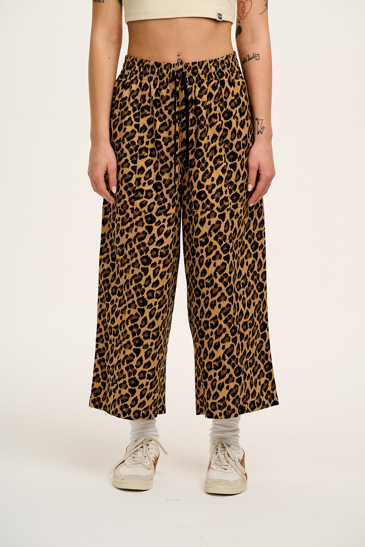 Chuck - Wide Leg Cotton Trousers in Leopard Print - Image 4
