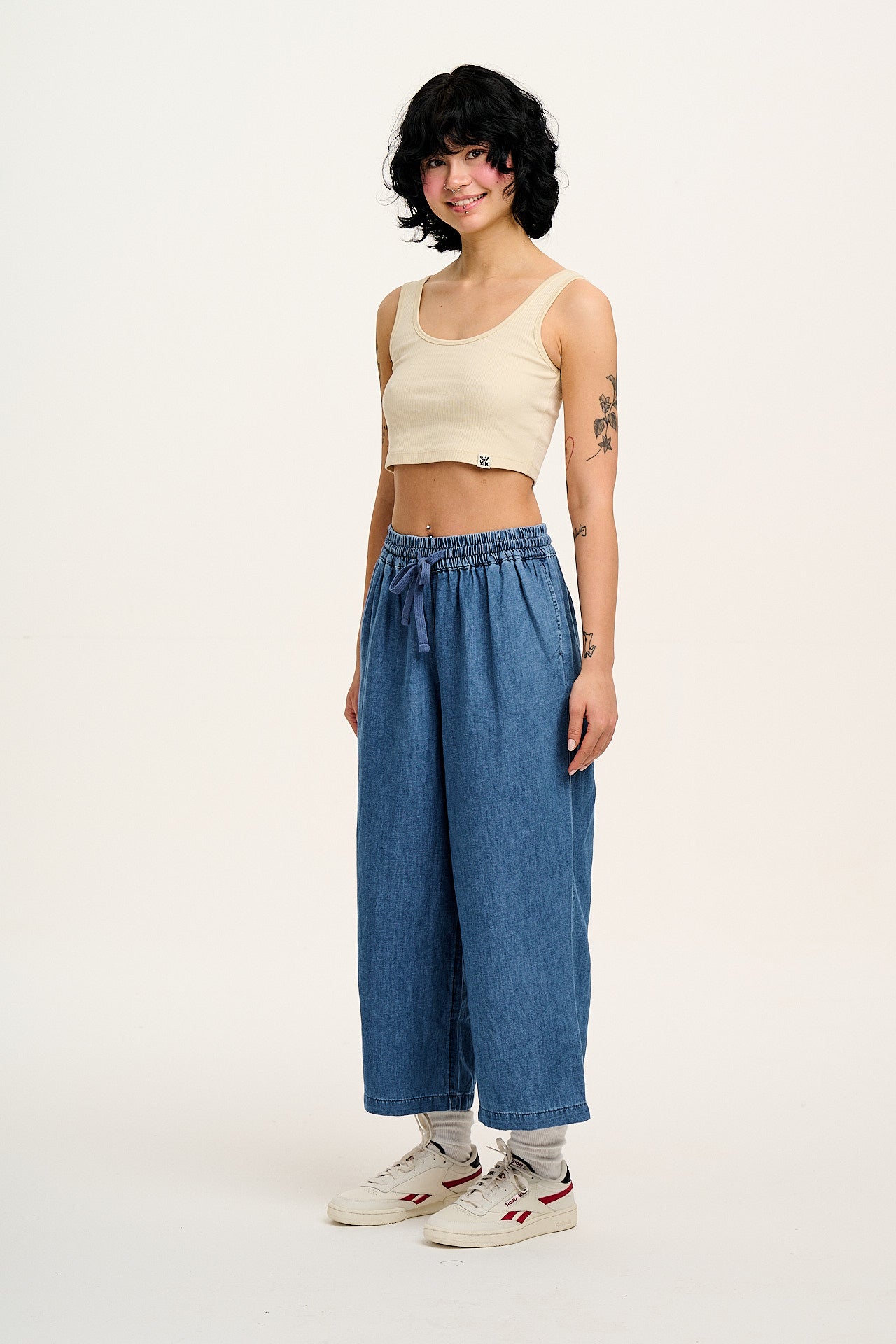 Chuck - Cotton & Hemp Trousers in Mid Wash Blue - Image 4