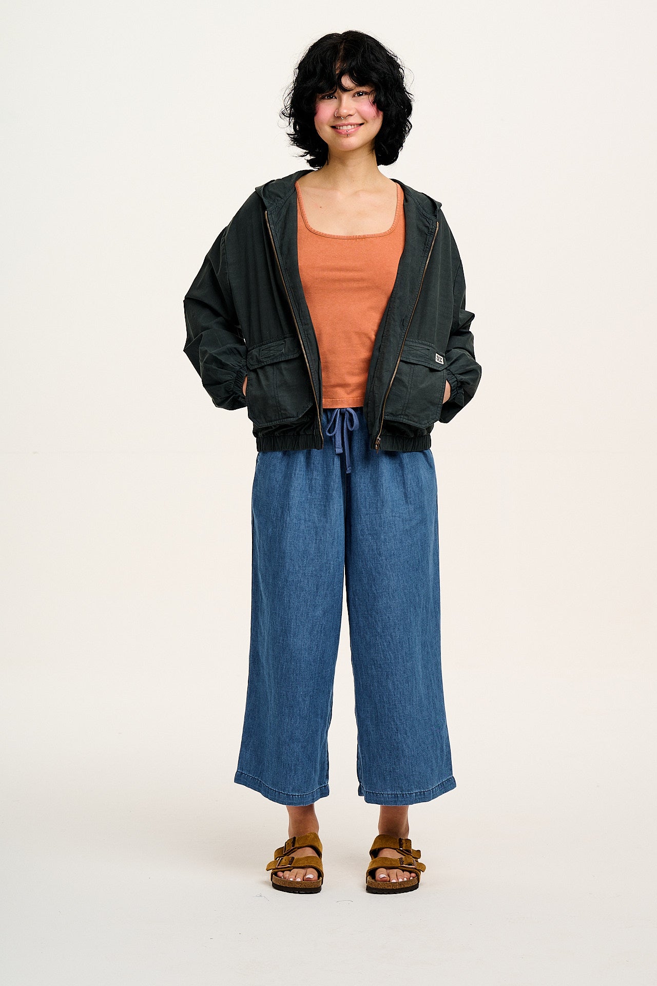Chuck - Cotton & Hemp Trousers in Mid Wash Blue - Image 10