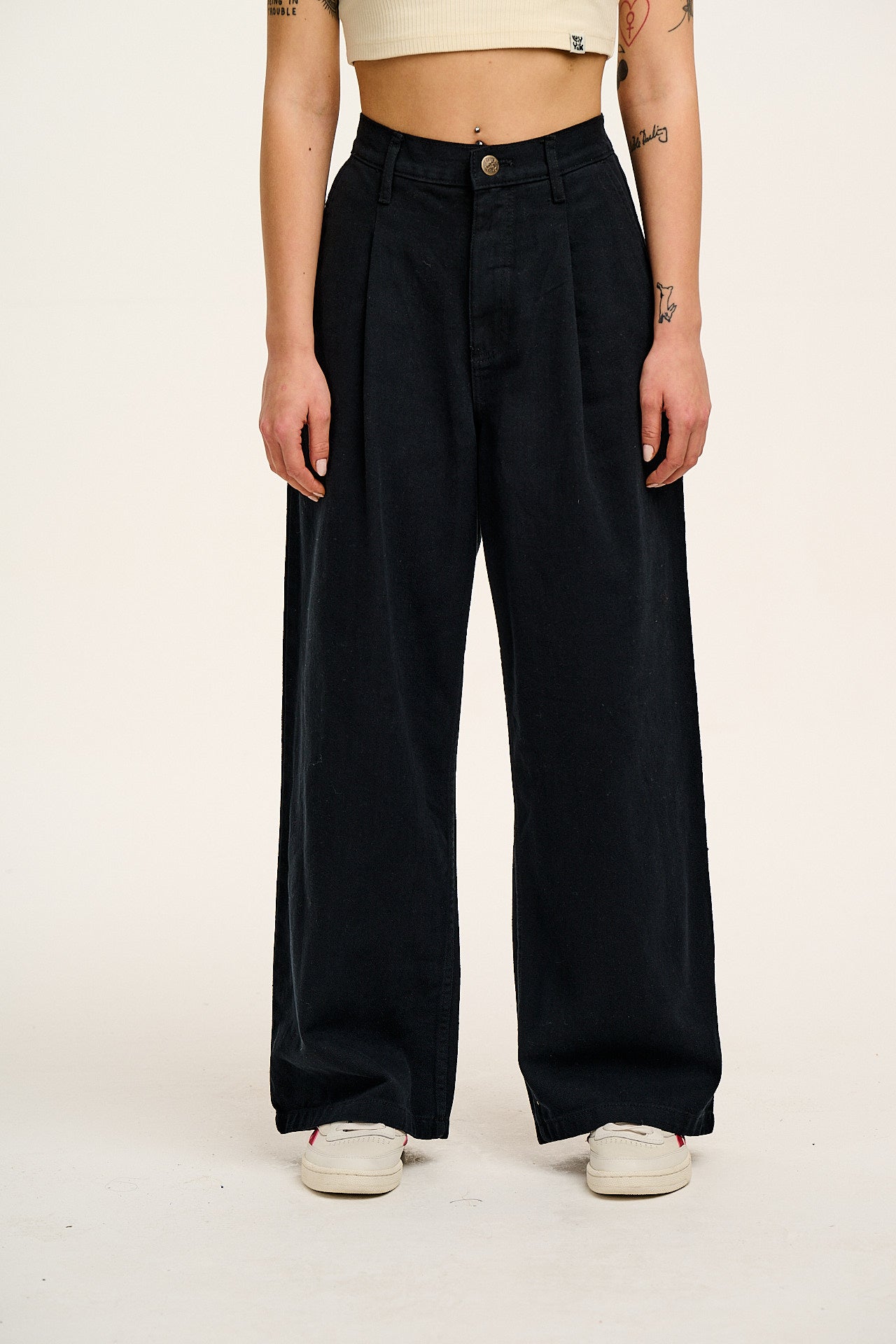 Cole - Wide Leg Denim Jeans in Black - Image 2