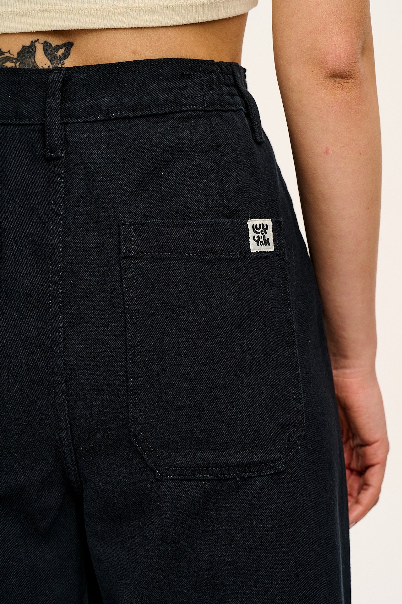 Cole - Wide Leg Denim Jeans in Black - Image 4