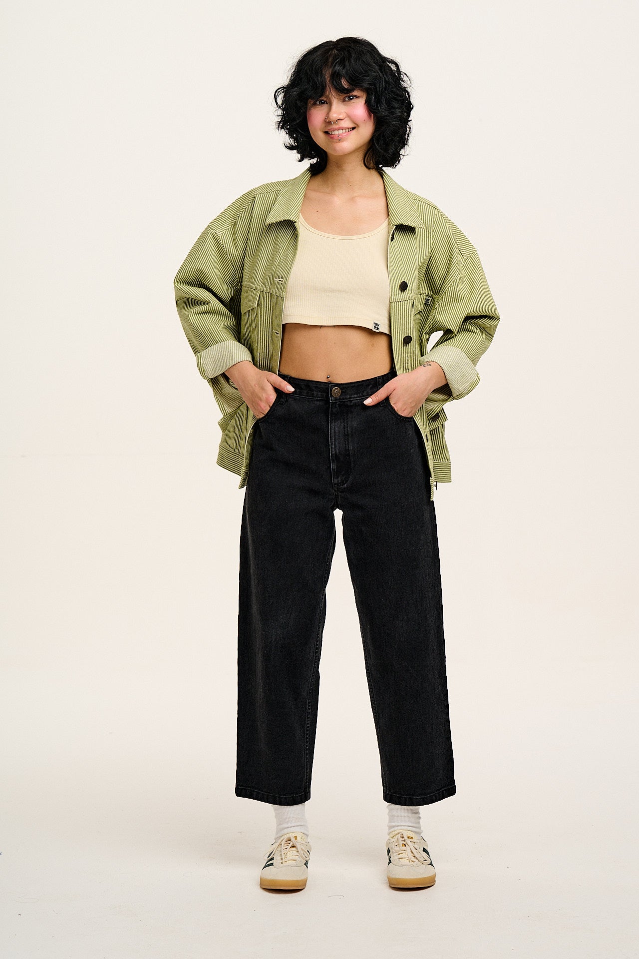 Drew - Cropped Straight Leg Denim Jeans in Washed Black - Image 7