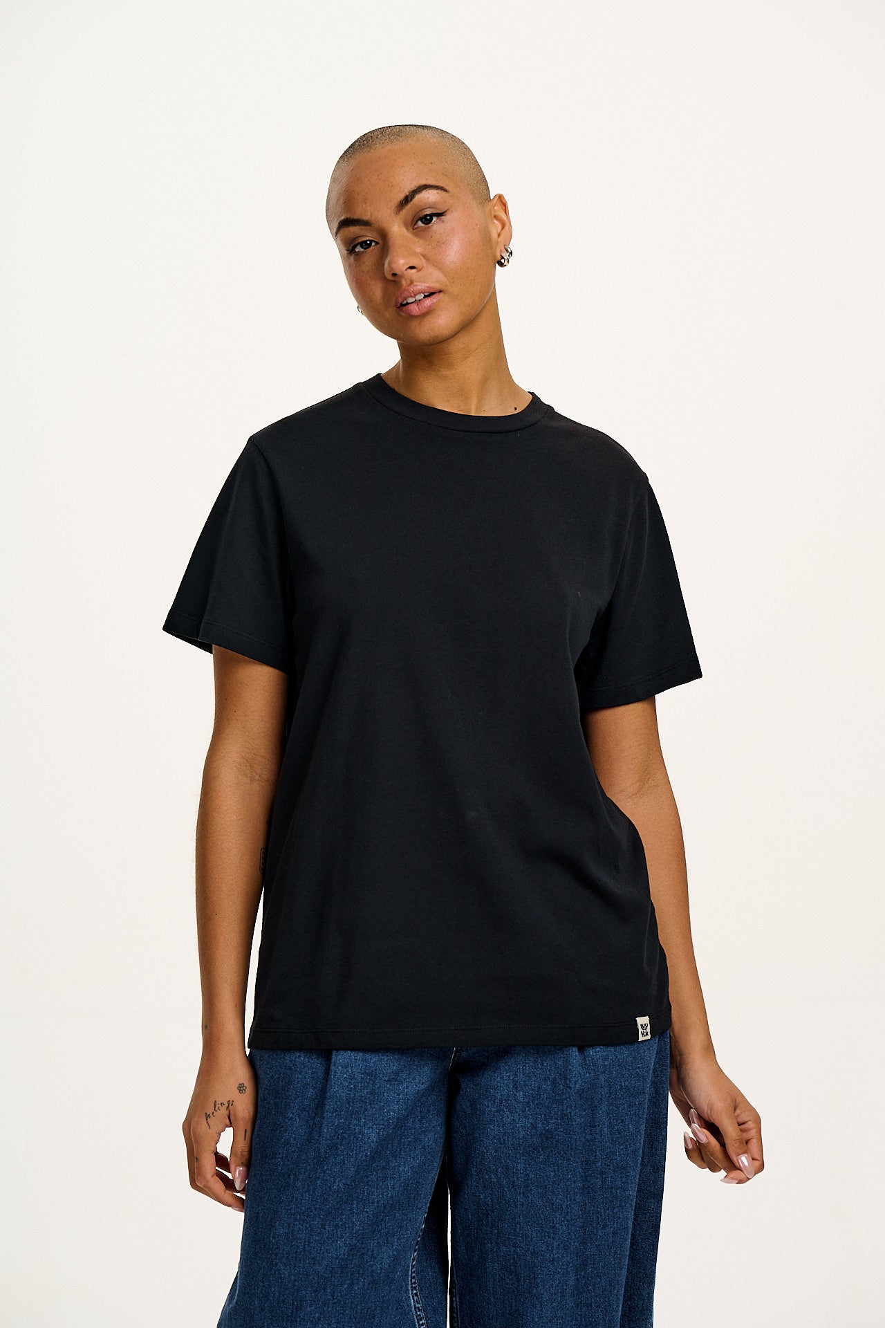 Denver - Cotton Tee in Black - Image 8