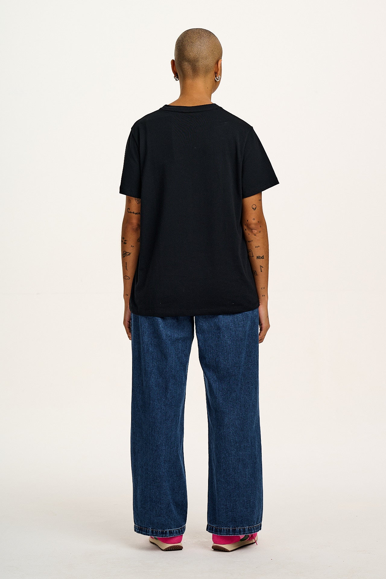 Denver - Cotton Tee in Black - Image 11