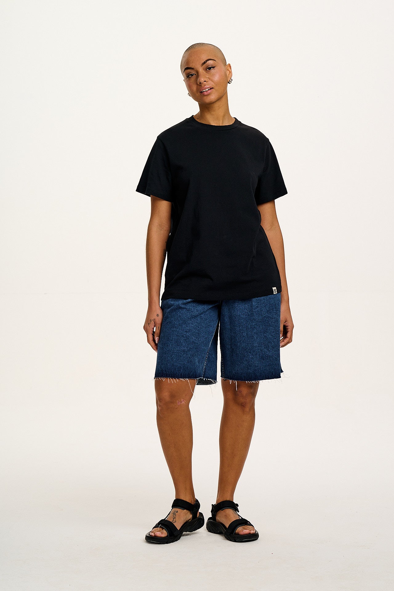 Denver - Cotton Tee in Black - Image 9