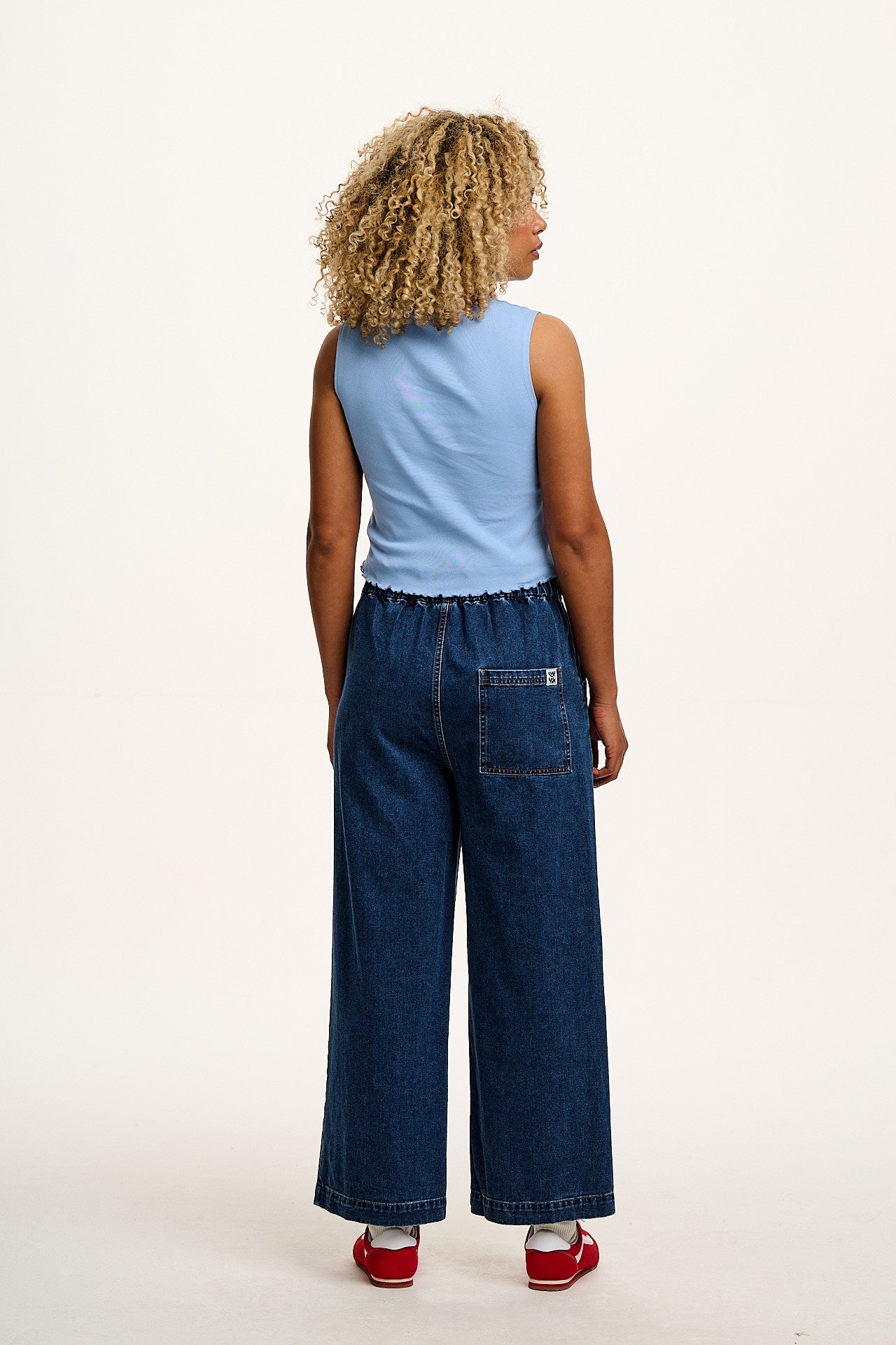 Etta - Sleeveless Cotton Tee in Blue - Image 5