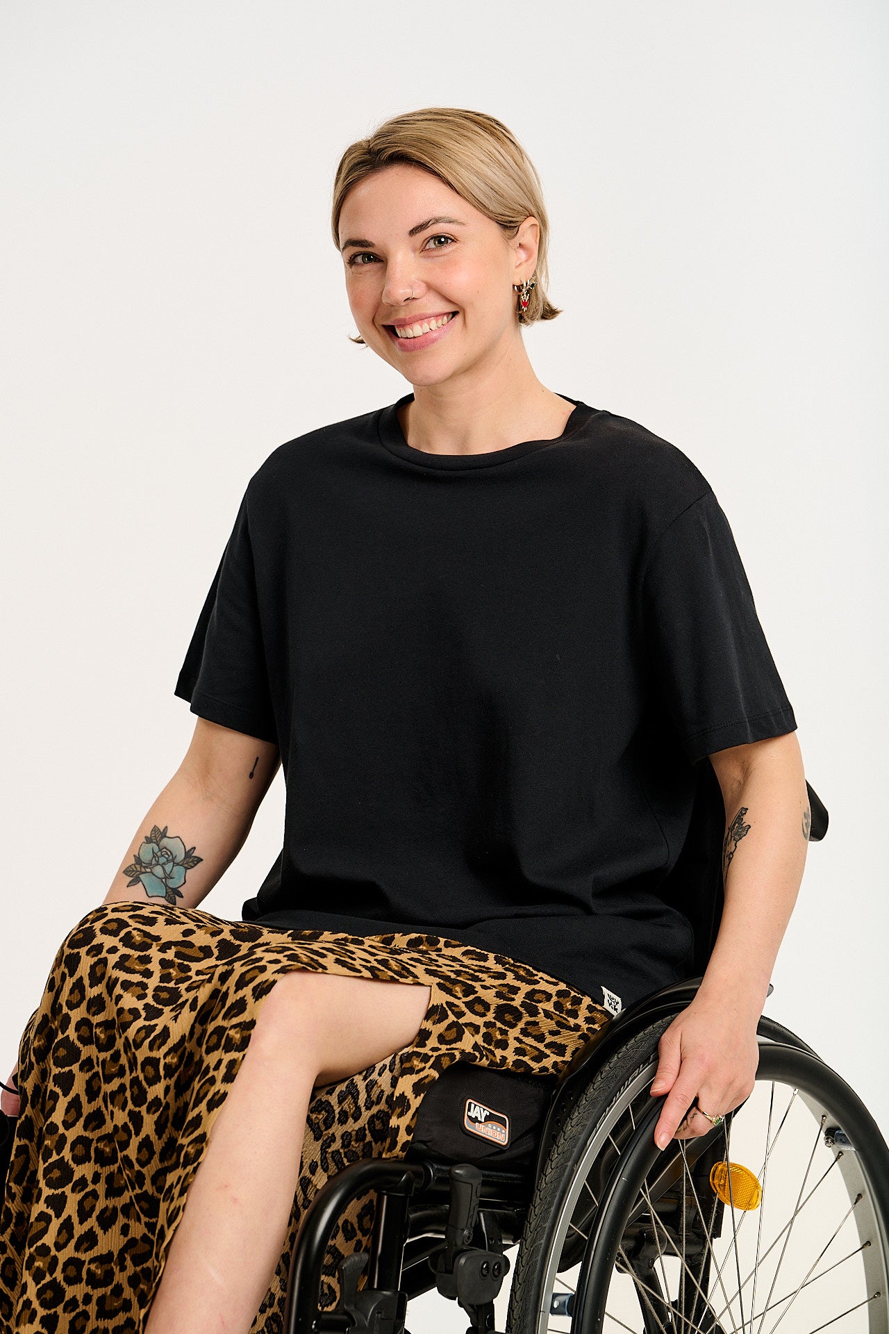 Denver - Cotton Tee in Black - Image 2