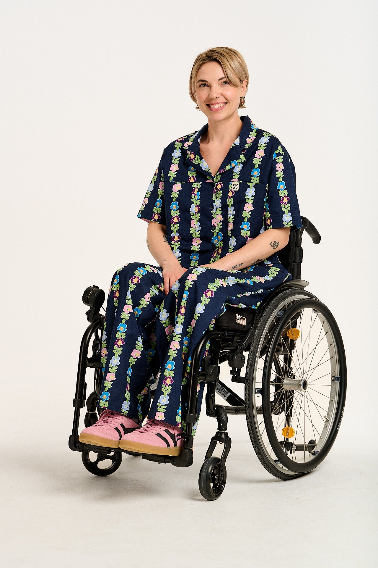 Alfie - Cotton & Linen Shirt in Navy Island Bloom Print - Image 6