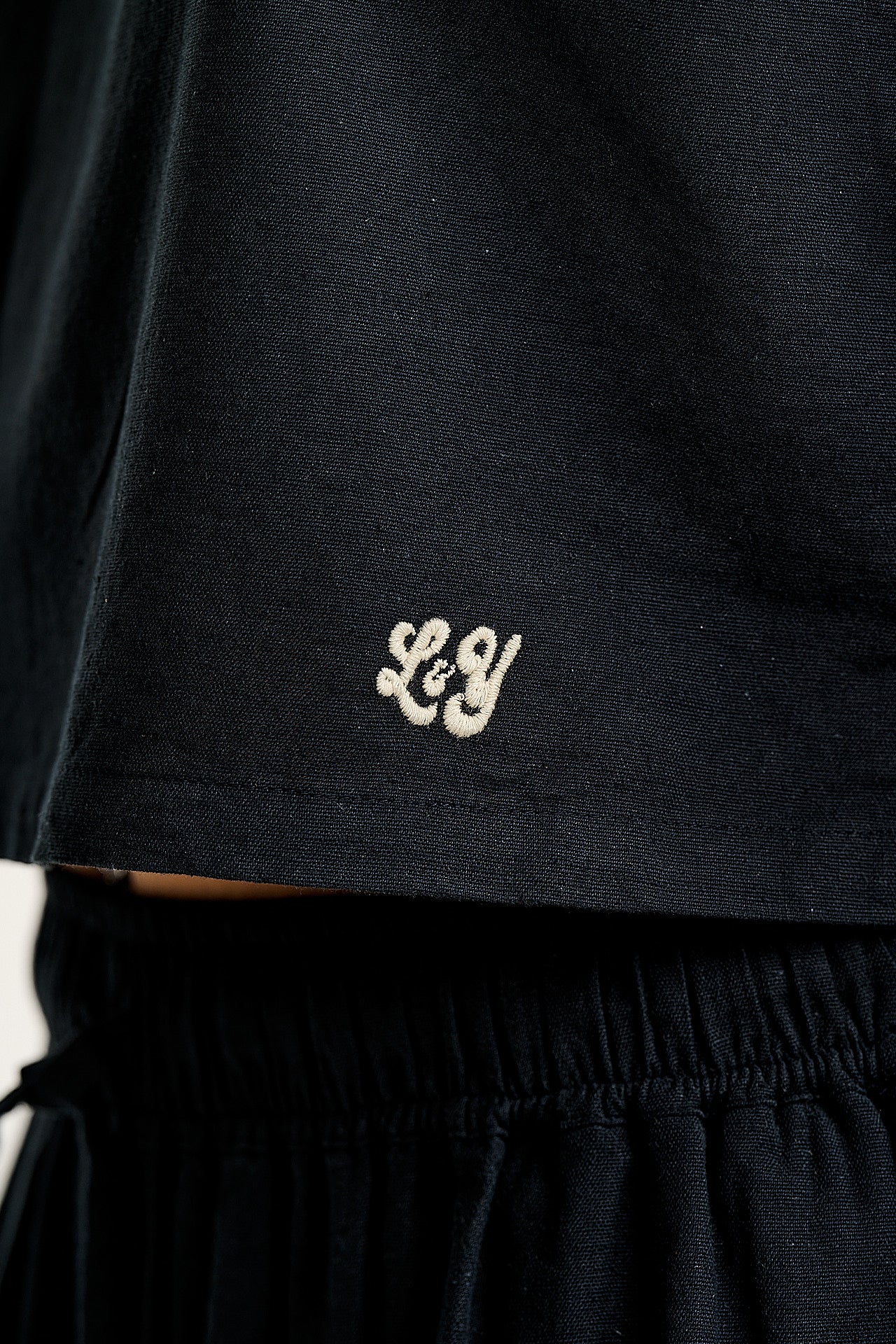 Arden - Cotton & Linen Shell Top in Black - Image 2