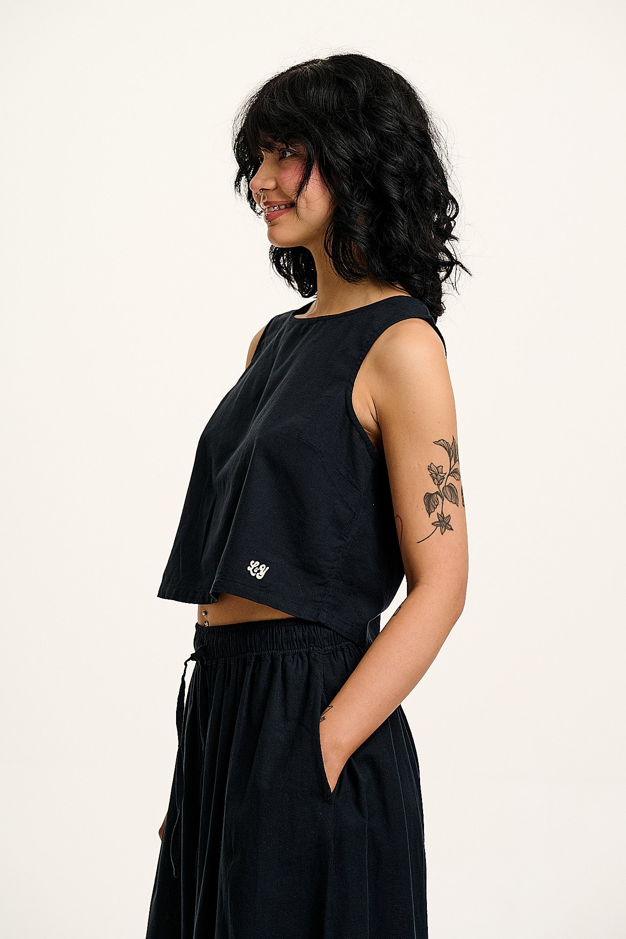 Arden - Cotton & Linen Shell Top in Black - Image 6