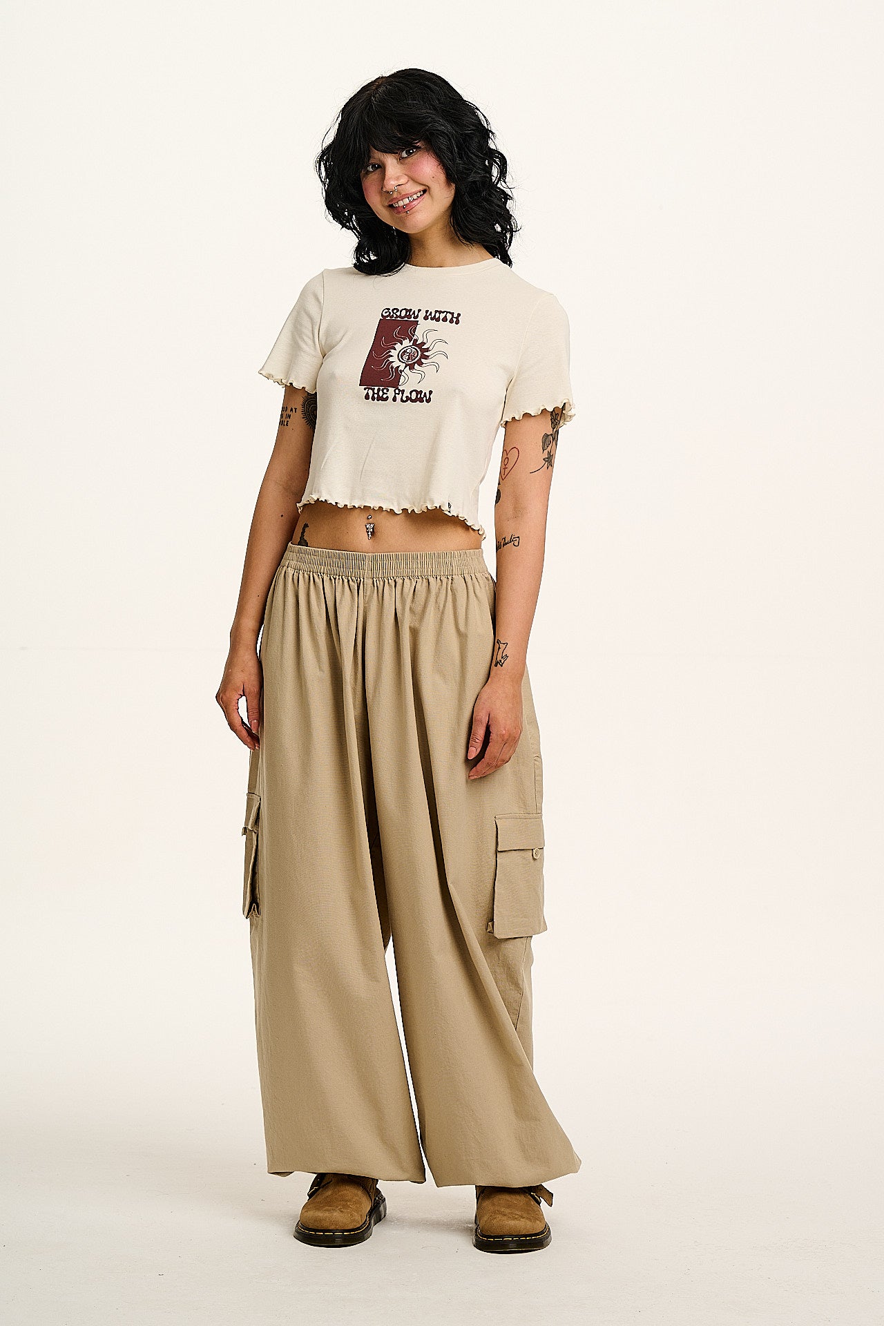 Greta - Cropped Cotton Top in Grow with the Flow Print - Image 4