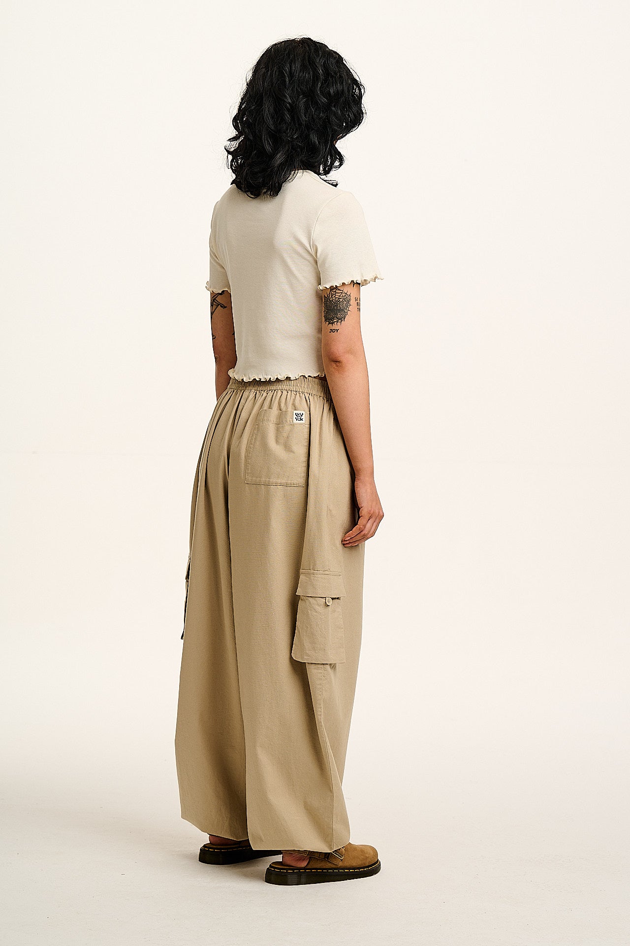Greta - Cropped Cotton Top in Grow with the Flow Print - Image 6